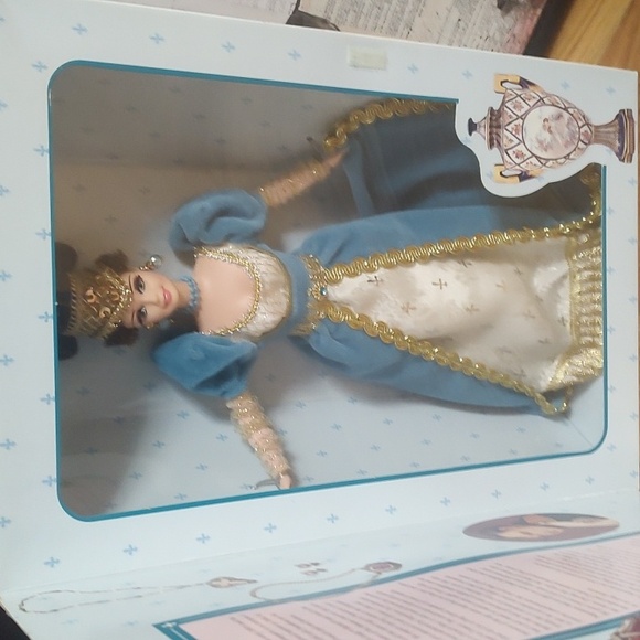 French Lady Barbie - Picture 5 of 13